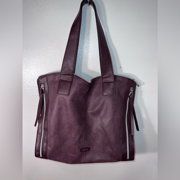 👜 Relic, 10x14 plum outside double zip w/ tassel top zip closure with logo - Picture 1 of 14
